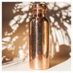 butelka miedziana na wode grawer antyczny 600ml moma ayurveda